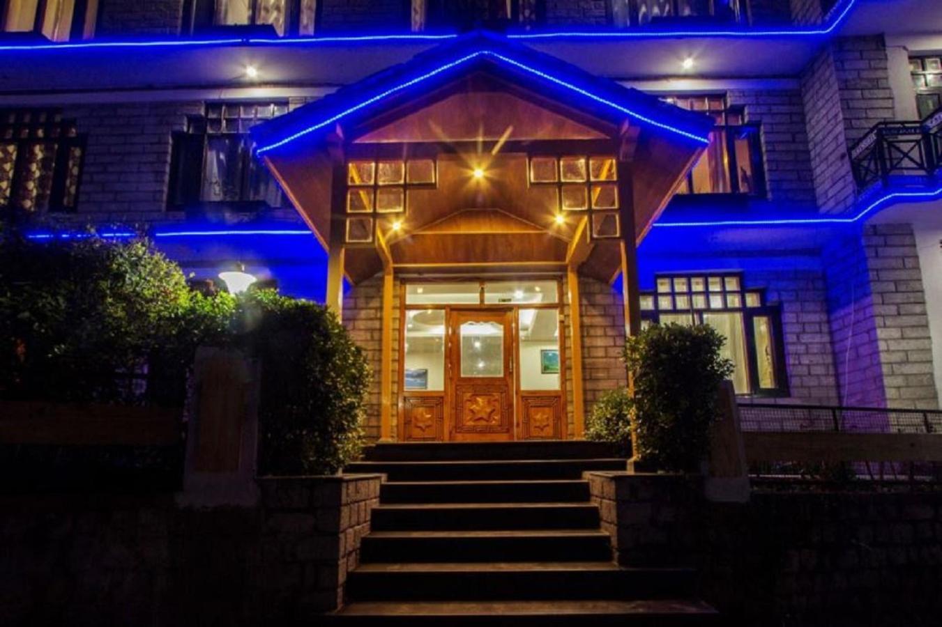 Hotel White Mountain à Manāli Extérieur photo