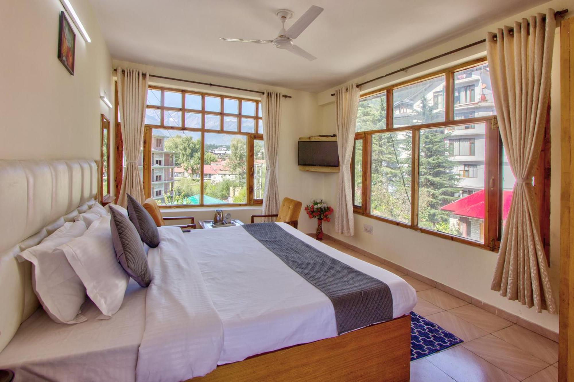 Hotel White Mountain à Manāli Extérieur photo