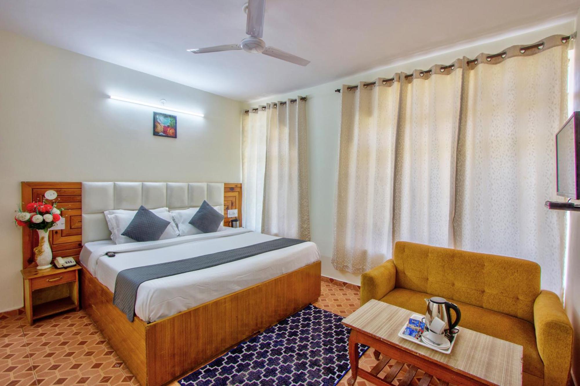 Hotel White Mountain à Manāli Extérieur photo