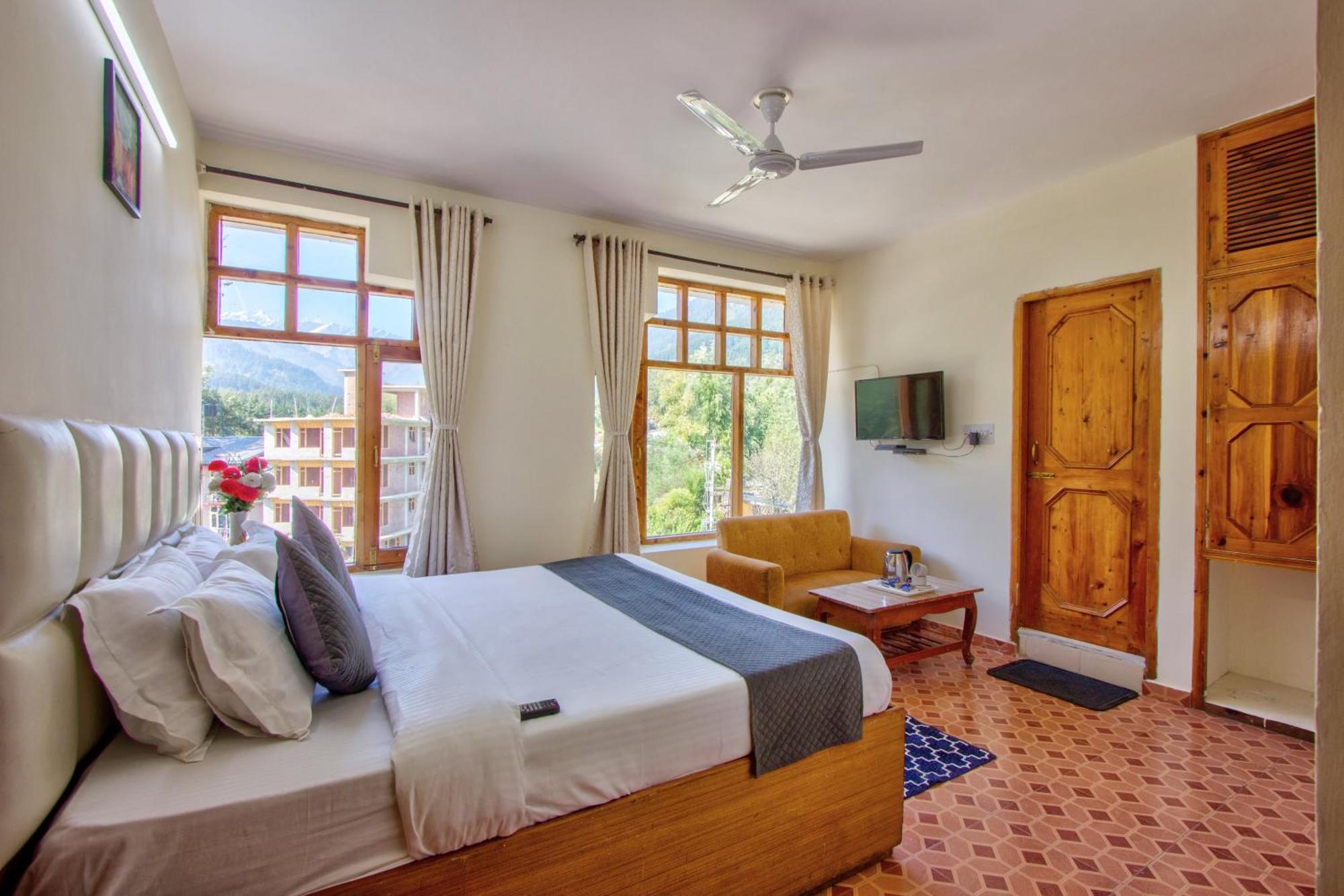 Hotel White Mountain à Manāli Extérieur photo